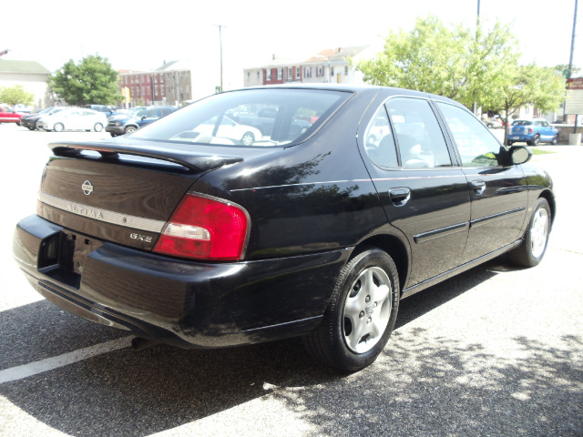 2001 Nissan Altima LS Silverado 4x2