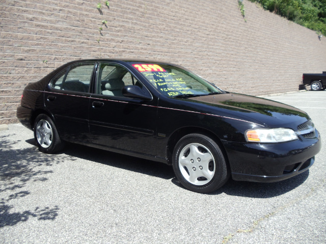 2001 Nissan Altima LS Silverado 4x2