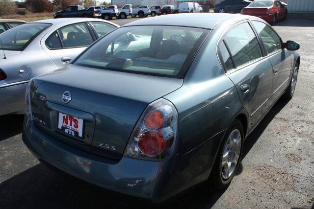 2002 Nissan Altima Base