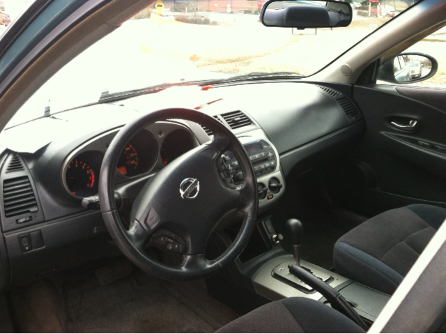 2003 Nissan Altima 2WD Crew Cab 140.5 Laramie