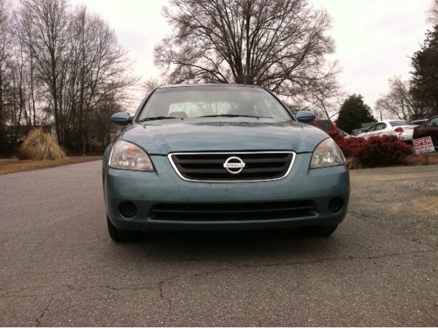 2003 Nissan Altima 2WD Crew Cab 140.5 Laramie