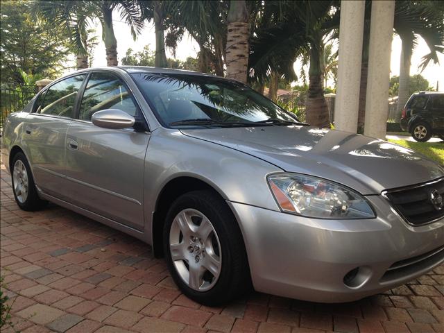 2003 Nissan Altima 2WD Crew Cab 140.5 Laramie