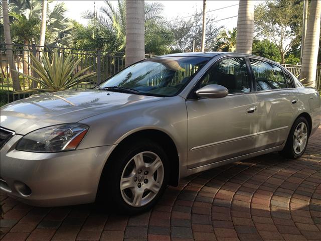 2003 Nissan Altima 2WD Crew Cab 140.5 Laramie