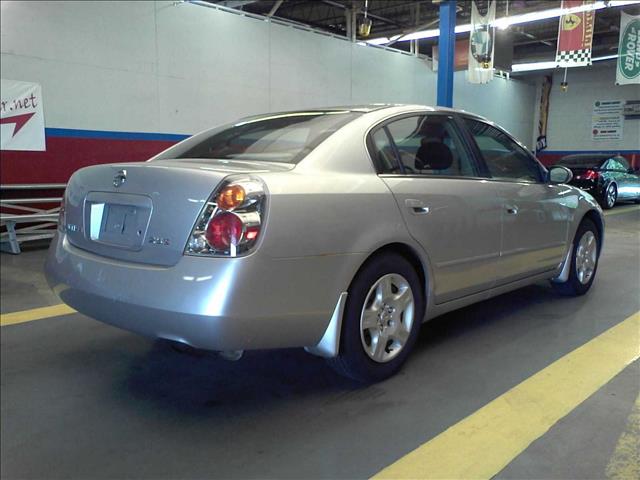 2004 Nissan Altima 4x4 Truck