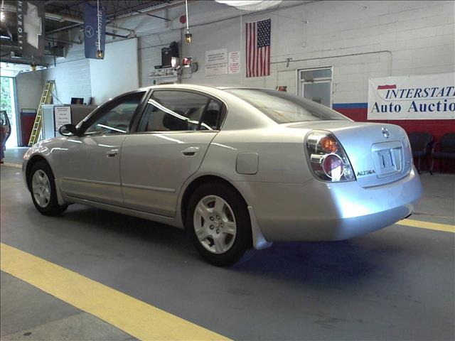 2004 Nissan Altima 4x4 Truck