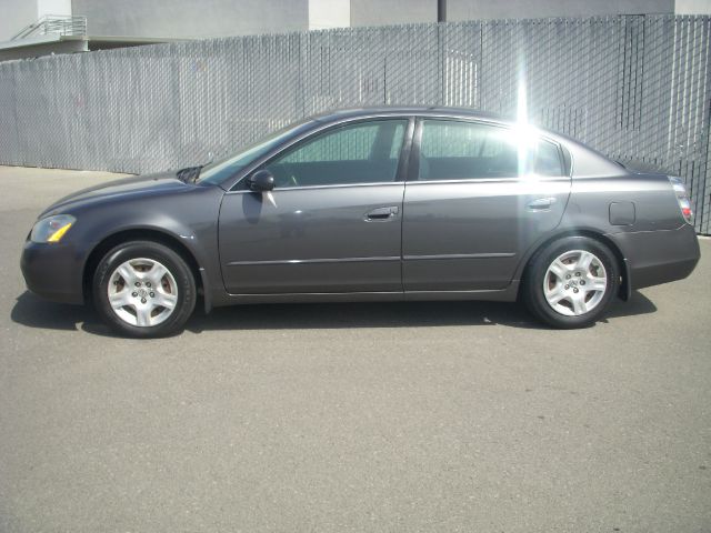 2004 Nissan Altima Pickupslt Quad Cab SWB 4WD 4x4 Truck