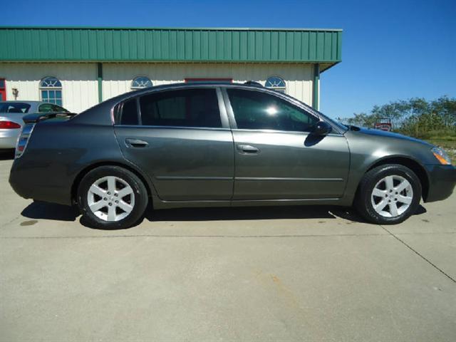 2004 Nissan Altima 4-D Sedan