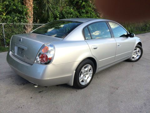 2004 Nissan Altima Pickupslt Quad Cab SWB 4WD 4x4 Truck