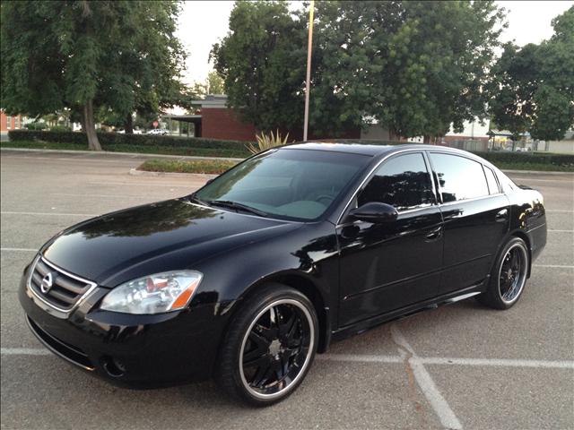 2004 Nissan Altima 2WD Crew Cab 140.5 Laramie