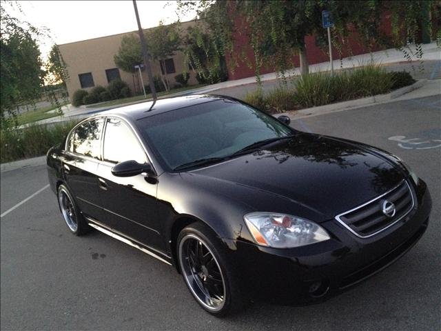 2004 Nissan Altima 2WD Crew Cab 140.5 Laramie