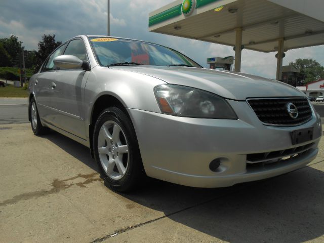 2005 Nissan Altima Pickupslt Quad Cab SWB 4WD 4x4 Truck