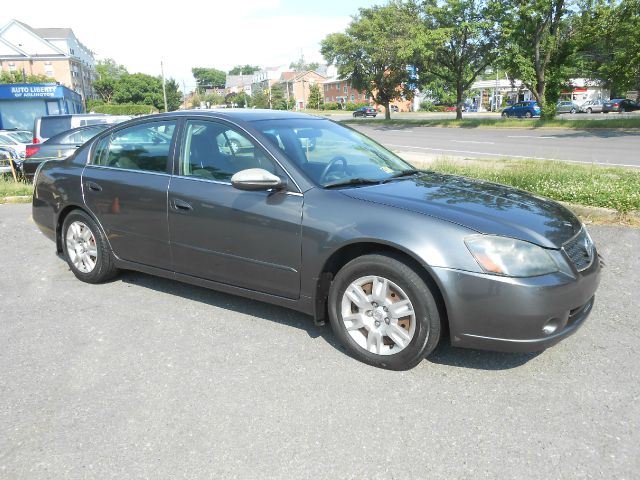 2005 Nissan Altima Pickupslt Quad Cab SWB 4WD 4x4 Truck