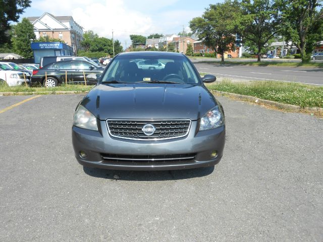 2005 Nissan Altima Pickupslt Quad Cab SWB 4WD 4x4 Truck