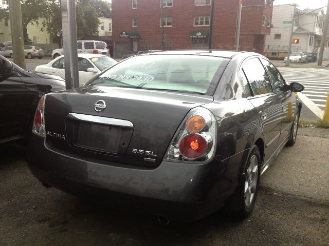 2005 Nissan Altima ST Pickup 4D 5 1/2 Ft