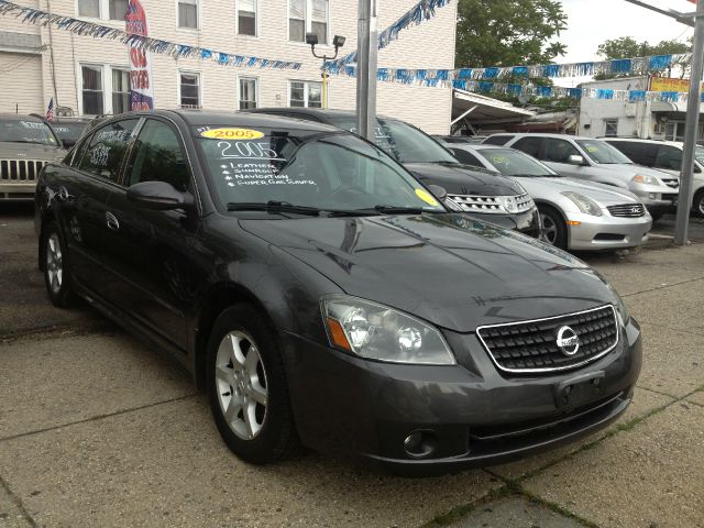 2005 Nissan Altima ST Pickup 4D 5 1/2 Ft