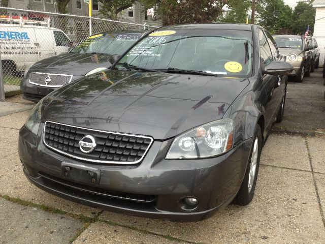 2005 Nissan Altima ST Pickup 4D 5 1/2 Ft