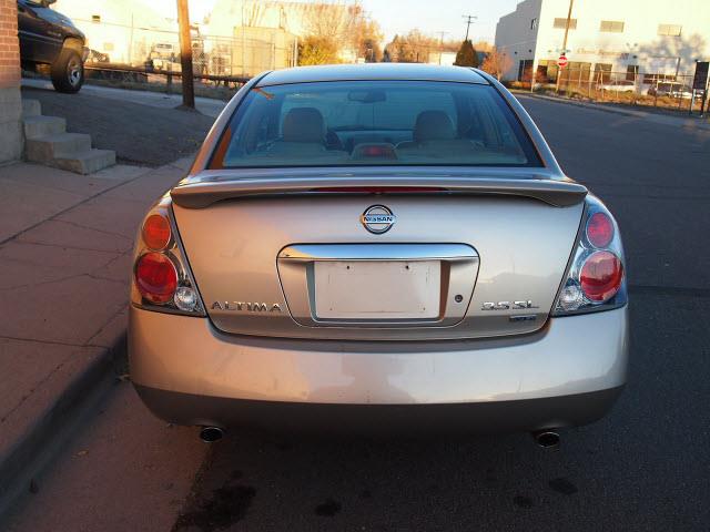 2005 Nissan Altima ST Pickup 4D 5 1/2 Ft