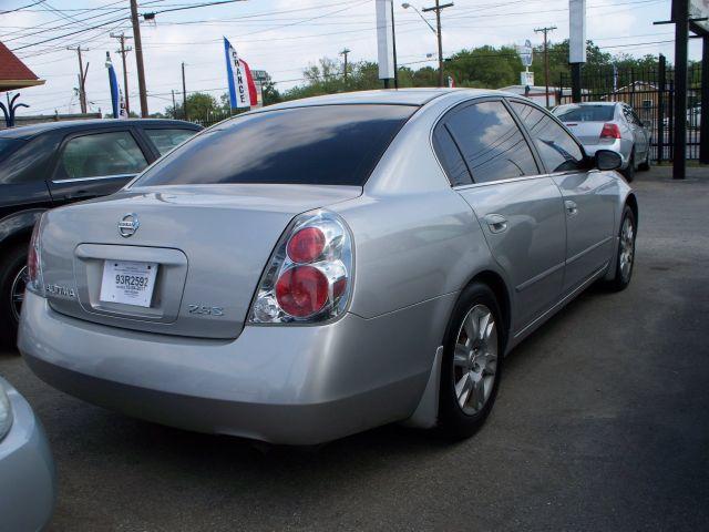 2005 Nissan Altima Base