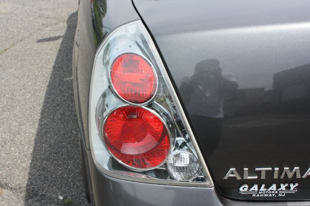 2005 Nissan Altima Pickupslt Quad Cab SWB 4WD 4x4 Truck