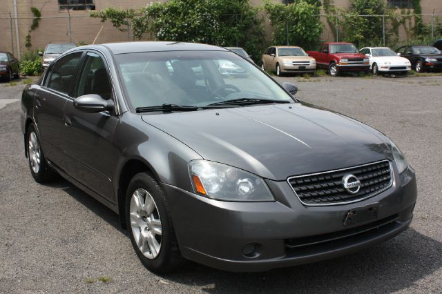 2005 Nissan Altima Pickupslt Quad Cab SWB 4WD 4x4 Truck