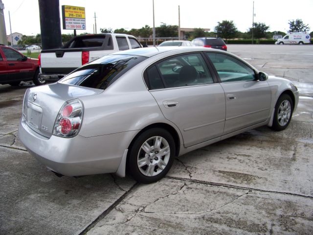 2005 Nissan Altima Pickupslt Quad Cab SWB 4WD 4x4 Truck