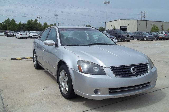 2005 Nissan Altima Pickupslt Quad Cab SWB 4WD 4x4 Truck