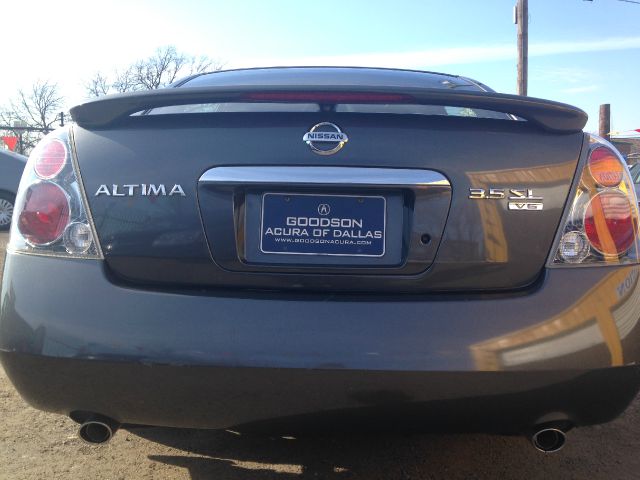 2005 Nissan Altima ST Pickup 4D 5 1/2 Ft