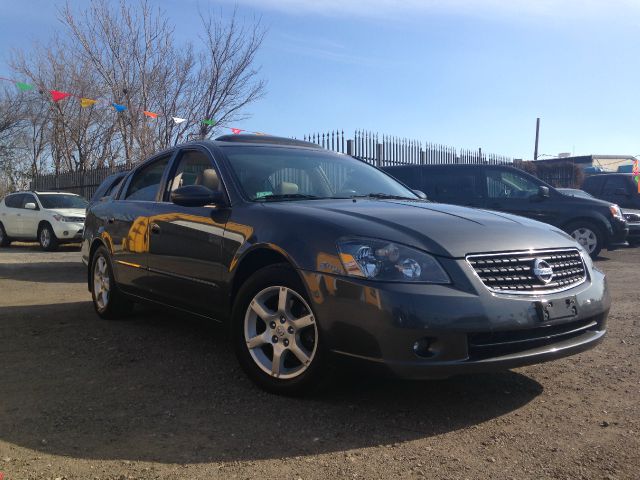 2005 Nissan Altima ST Pickup 4D 5 1/2 Ft