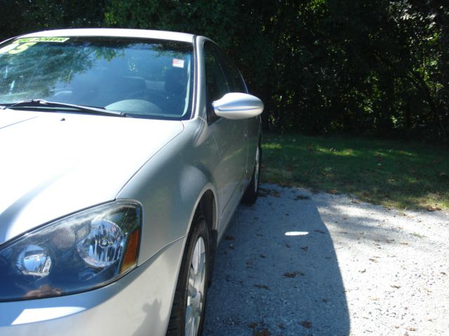 2005 Nissan Altima Pickupslt Quad Cab SWB 4WD 4x4 Truck