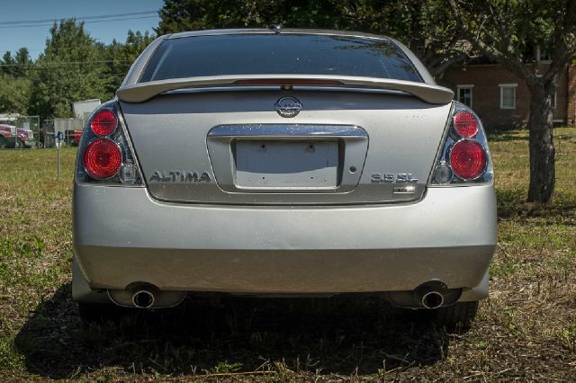 2005 Nissan Altima ST Pickup 4D 5 1/2 Ft