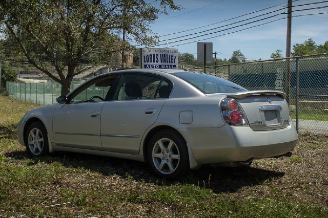 2005 Nissan Altima ST Pickup 4D 5 1/2 Ft