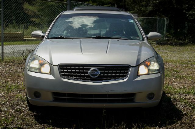 2005 Nissan Altima ST Pickup 4D 5 1/2 Ft