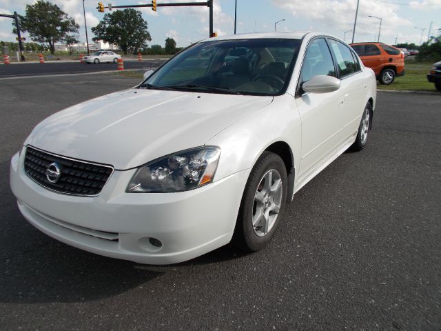 2005 Nissan Altima Pickupslt Quad Cab SWB 4WD 4x4 Truck