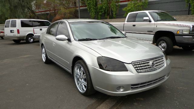 2005 Nissan Altima Pickupslt Quad Cab SWB 4WD 4x4 Truck