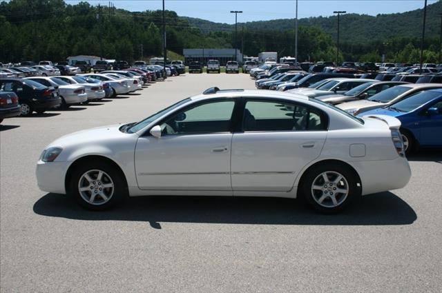 2005 Nissan Altima 2WD Supercab FX2