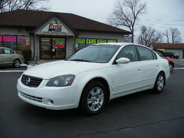 2005 Nissan Altima 2WD Crew Cab 140.5 Laramie