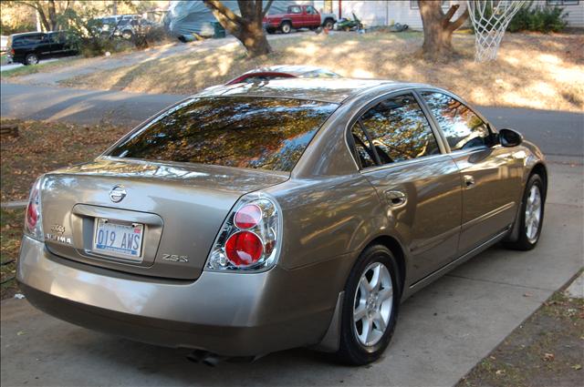 2005 Nissan Altima 2WD Crew Cab 140.5 Laramie