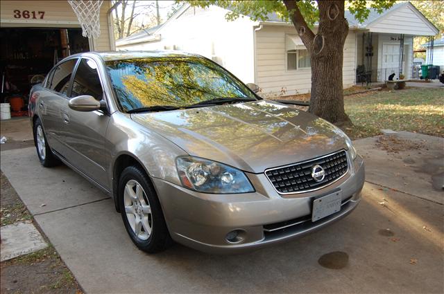 2005 Nissan Altima 2WD Crew Cab 140.5 Laramie