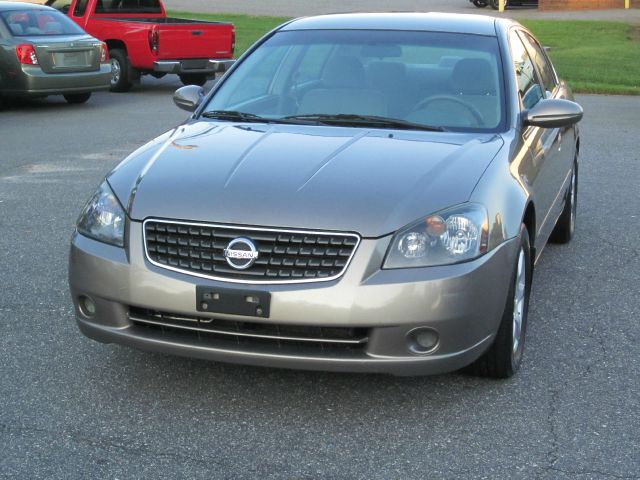 2005 Nissan Altima Pickupslt Quad Cab SWB 4WD 4x4 Truck