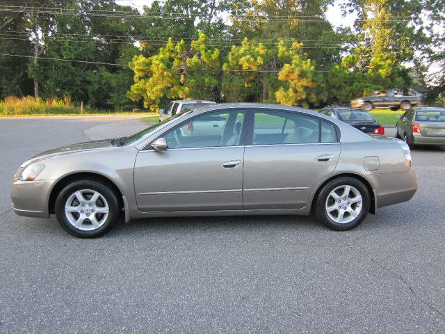 2005 Nissan Altima Pickupslt Quad Cab SWB 4WD 4x4 Truck