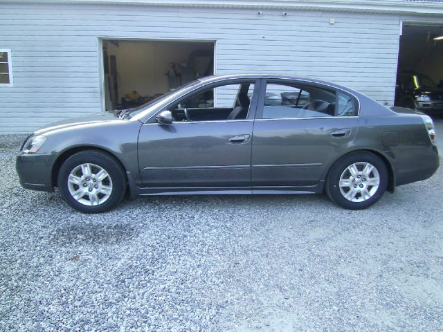 2005 Nissan Altima Pickupslt Quad Cab SWB 4WD 4x4 Truck