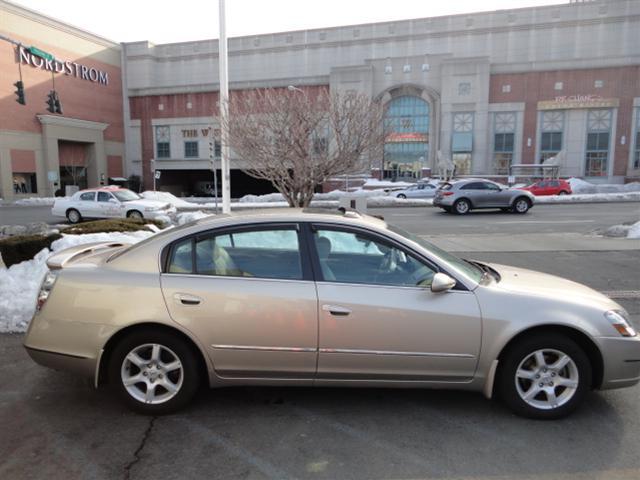 2005 Nissan Altima 4x4 Truck