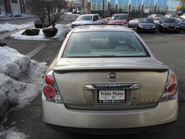 2005 Nissan Altima 4x4 Truck