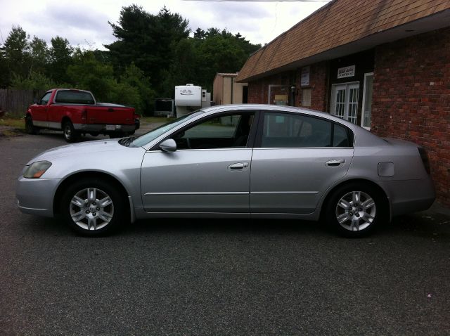 2005 Nissan Altima 2WD Crew Cab 140.5 Laramie