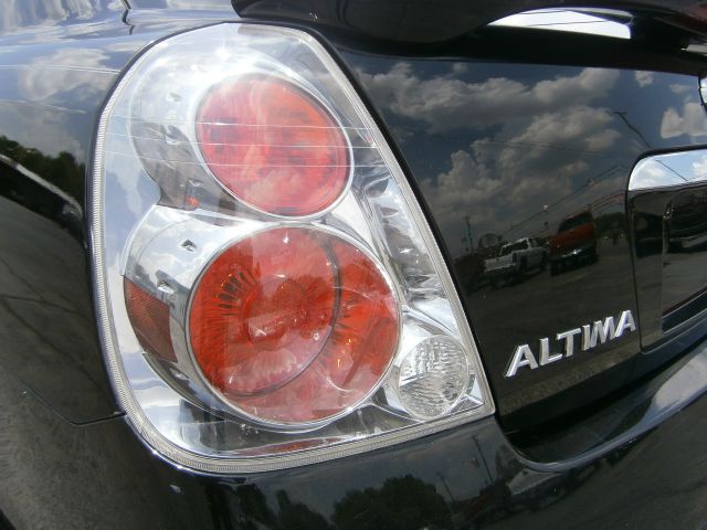 2005 Nissan Altima SLT Quad Cab 2WD