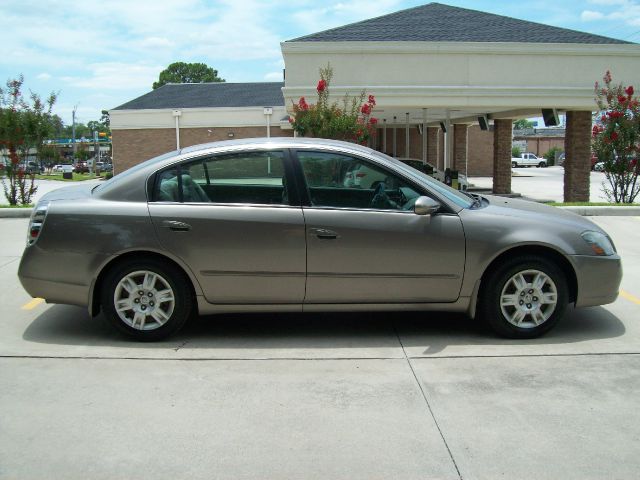 2005 Nissan Altima Pickupslt Quad Cab SWB 4WD 4x4 Truck