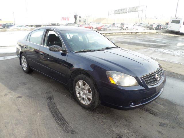 2005 Nissan Altima Pickupslt Quad Cab SWB 4WD 4x4 Truck