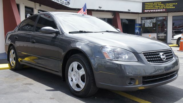 2005 Nissan Altima Pickupslt Quad Cab SWB 4WD 4x4 Truck