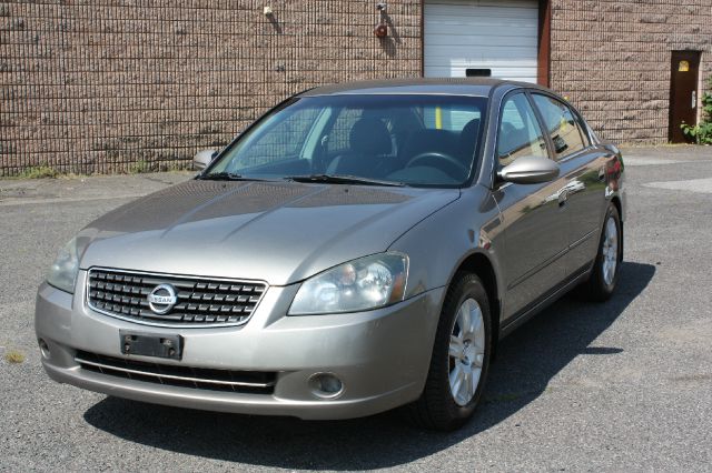 2005 Nissan Altima Pickupslt Quad Cab SWB 4WD 4x4 Truck