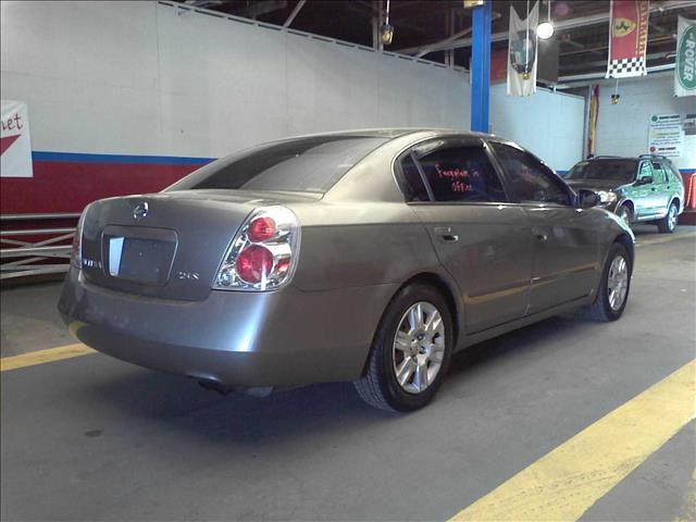 2005 Nissan Altima 4x4 Truck